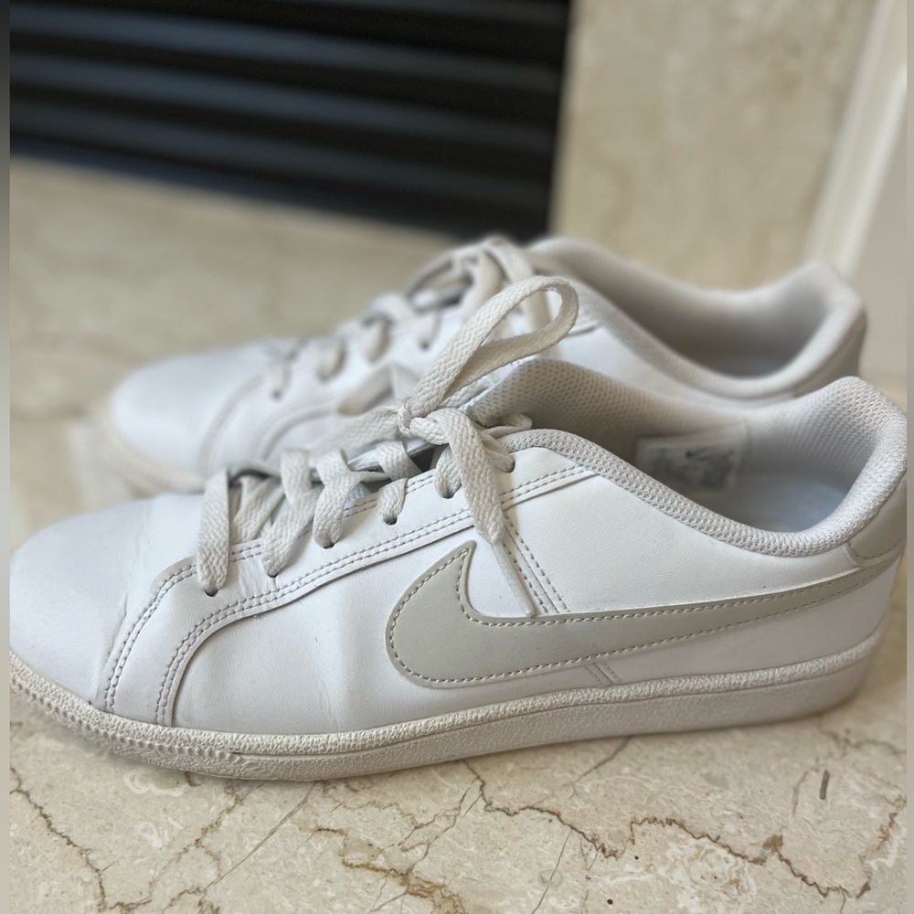 Nike Women’s 9 Court Royale Trainers white/gray